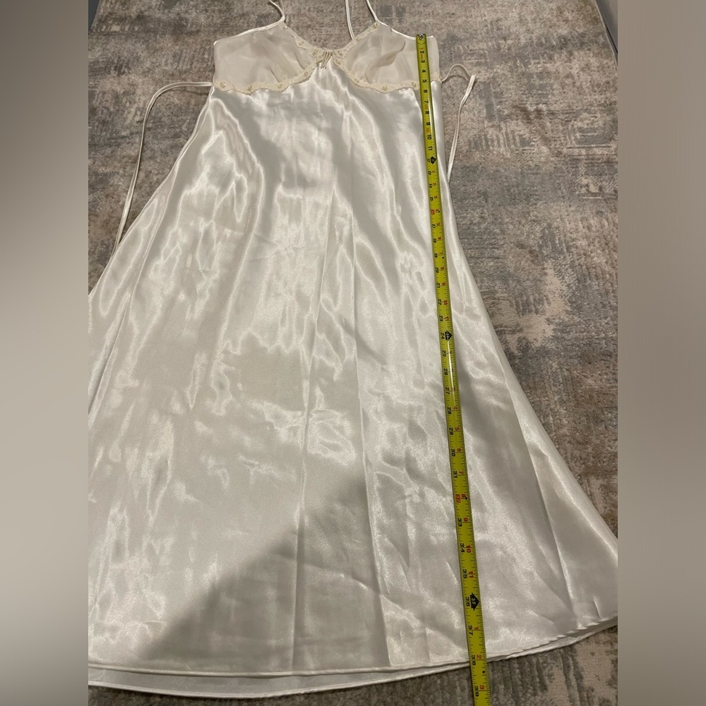 VTG Delicates White Peignoir Set Pearl & Lace Details Medium Bridal Nightgown - Picture 11 of 12